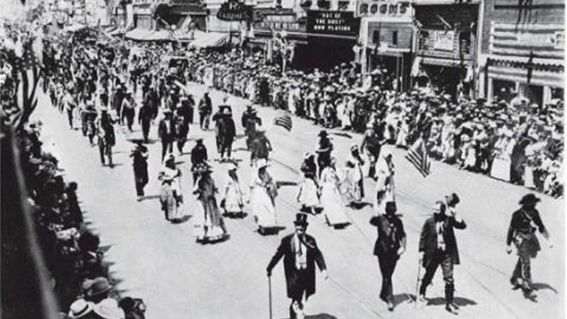 Bustling downtown Sacramento shown in 1922 during the Days of ’49 Parade.