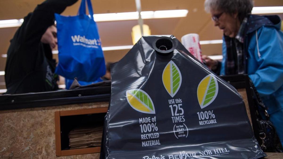 The Bel Air grocery store in the Pocket sells its own reusable bags for 10 cents. As of Jan. 1, the city of Sacramento bans grocery stores, large pharmacies and convenience stores from offering single-use plastic bags at cash registers.