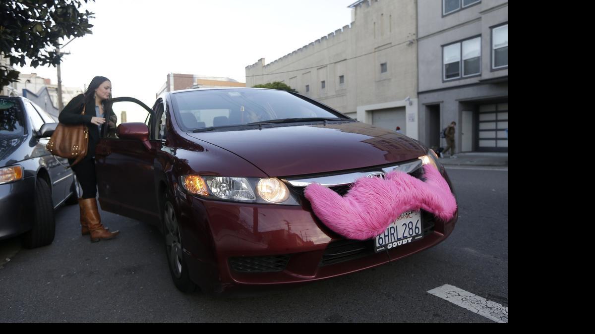 
A Lyft passenger gets into a private car-for-hire in San Francisco in 2013. Sacramento airport officials are in negotiations to allow Lyft and Uber drivers to serve airport passengers.
