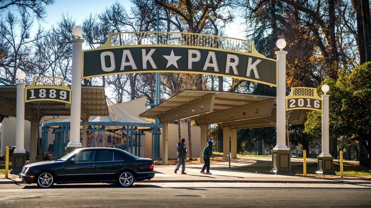 A new Oak Park sign has been erected in the neighborhood southeast of downtown Sacramento. It resembles the “Gateway Arch” that went up in 1903 in what was then the city’s newly established first suburb. The new sign welcomes visitors to McClatchy Park at 5th Avenue and 35th Street on Thursday, December 29, 2016.