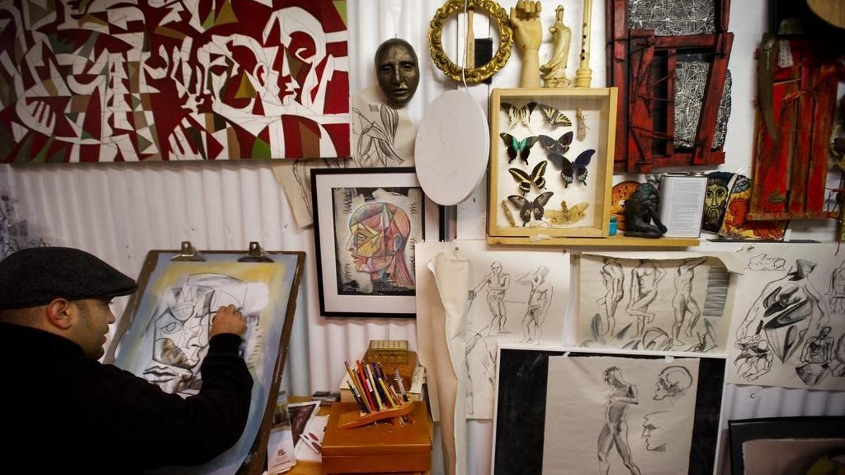 Raphael Delgado works on a charcoal drawing in 2011 in his studio, a small space near the noisy light-rail tracks at the back of Panama Art Factory in Sacramento. The artists collective on 24th Street in Hollywood Park was burglarized on Aug. 31, and thieves made away with more than $25,000 in equipment.