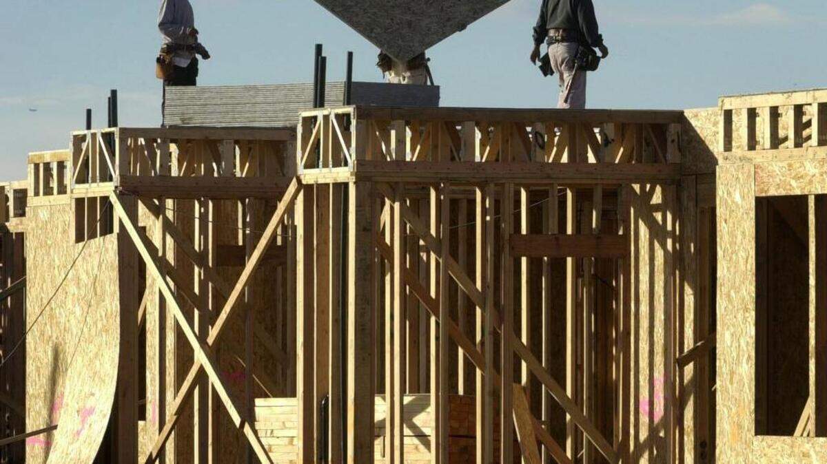 Construction of an affordable housing complex North Natomas.
