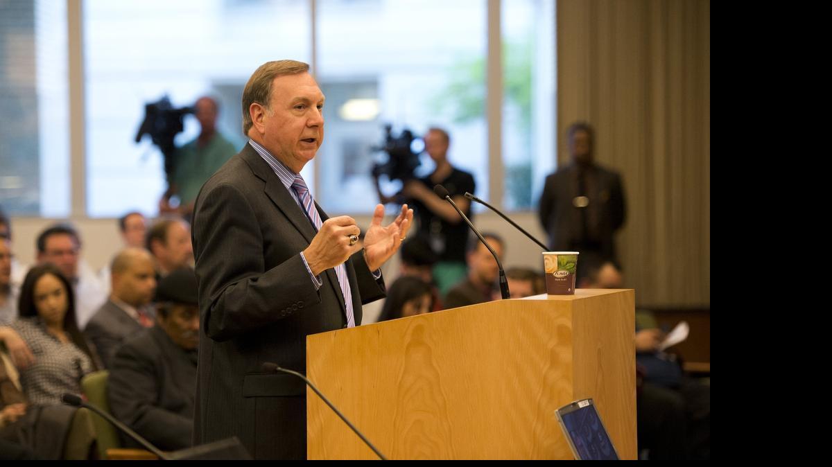 City Manager John Shirey would remain with Sacramento until late 2016 under a contract extension he has agreed to.