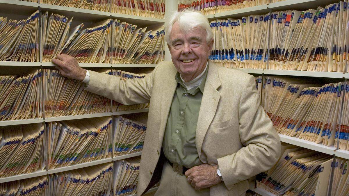 Patrick Melarkey, a dentist, former county supervisor and bar owner, talks in his office in Sacramento on Monday, November 27, 2006. Old timers in Sacramento remember him for his countless contributions to his home town as a member of the board of supervisors, his colorful quotes and his generosity to the poor. Melarkey died Tuesday at the age of 88.