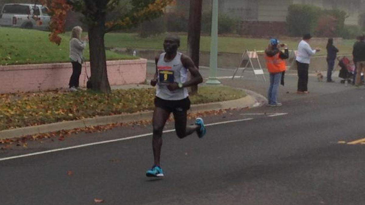 
At mile 24, CIM leader Jacob Chemtai continues to run strong.
