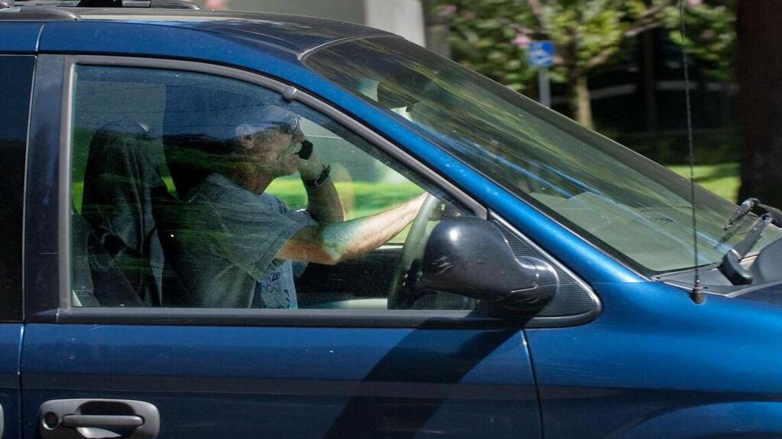 California law lets you fiddle with phone while driving – sometimes