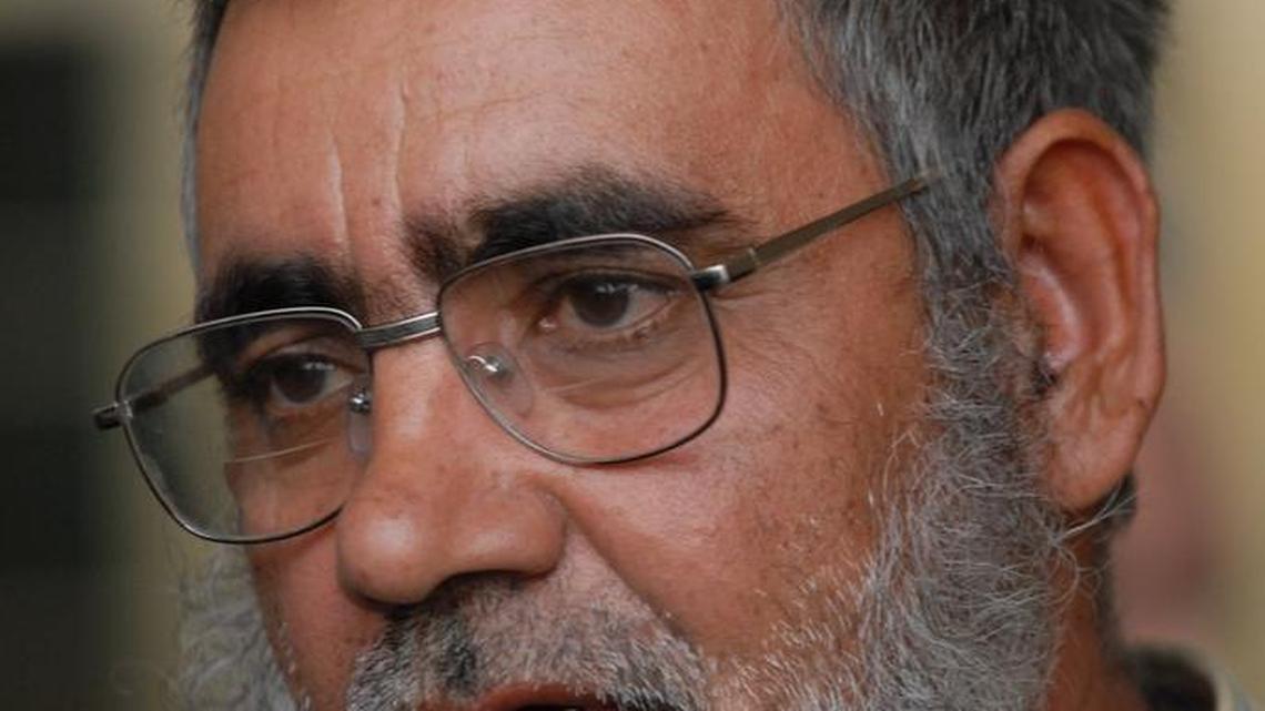 Umer Hayat speaks outside the federal courthouse in Sacramento in 2007 after his son, Hamid, was sentenced to 24 years in prison on charges of lying to the FBI and one terror count.