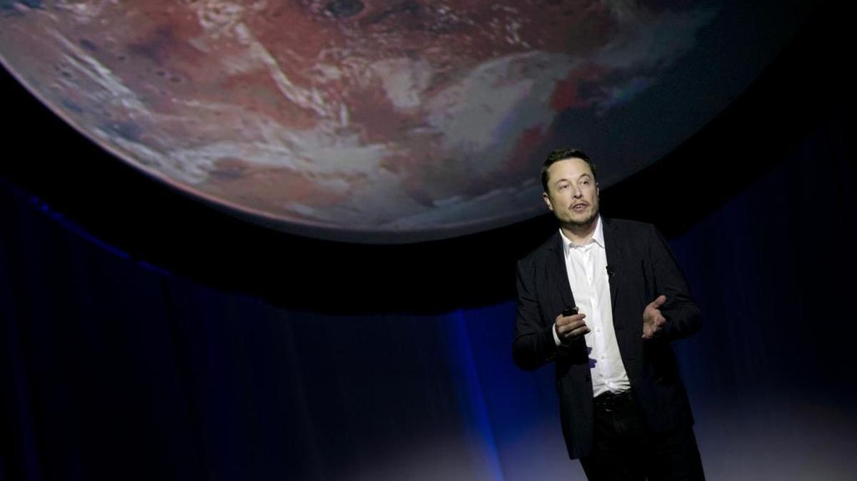 FILE - In this Sept. 27, 2016 file photo, SpaceX founder Elon Musk speaks during the 67th International Astronautical Congress in Guadalajara, Mexico. On Friday, Dec. 22, SpaceX launched a rocket near Los Angeles. Seeing photos and video of the L.A. sky, some social media users mistook the Falcon 9 booster’s launch trail for an alien spaceship.