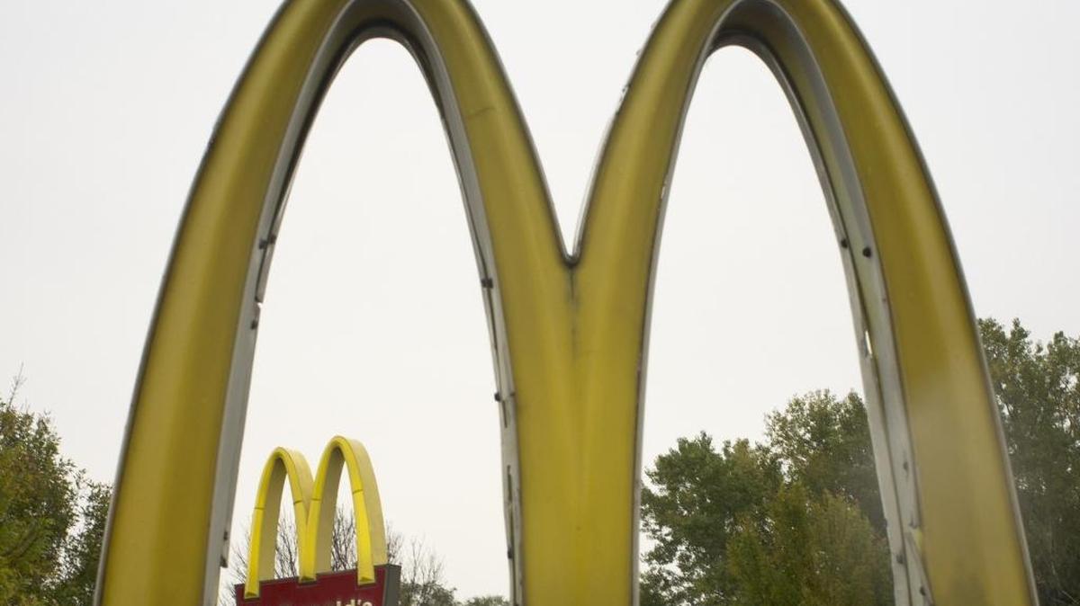 A customer who paid for the meals of a father with a family of five in the van behind her on Father’s Day at an Indiana McDonald’s sparked a chain of giving that spread to 167 customers.