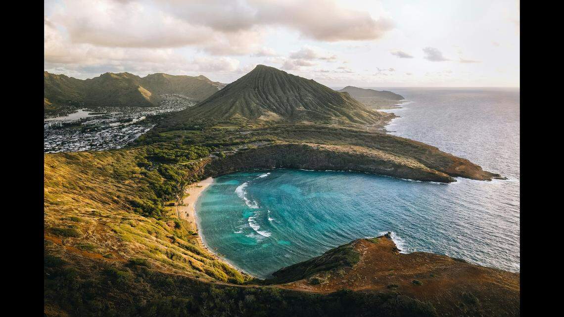 A hiker was rescued after texting 911 when he got lost on a Hawaii trail in heavy rain, rescuers say.