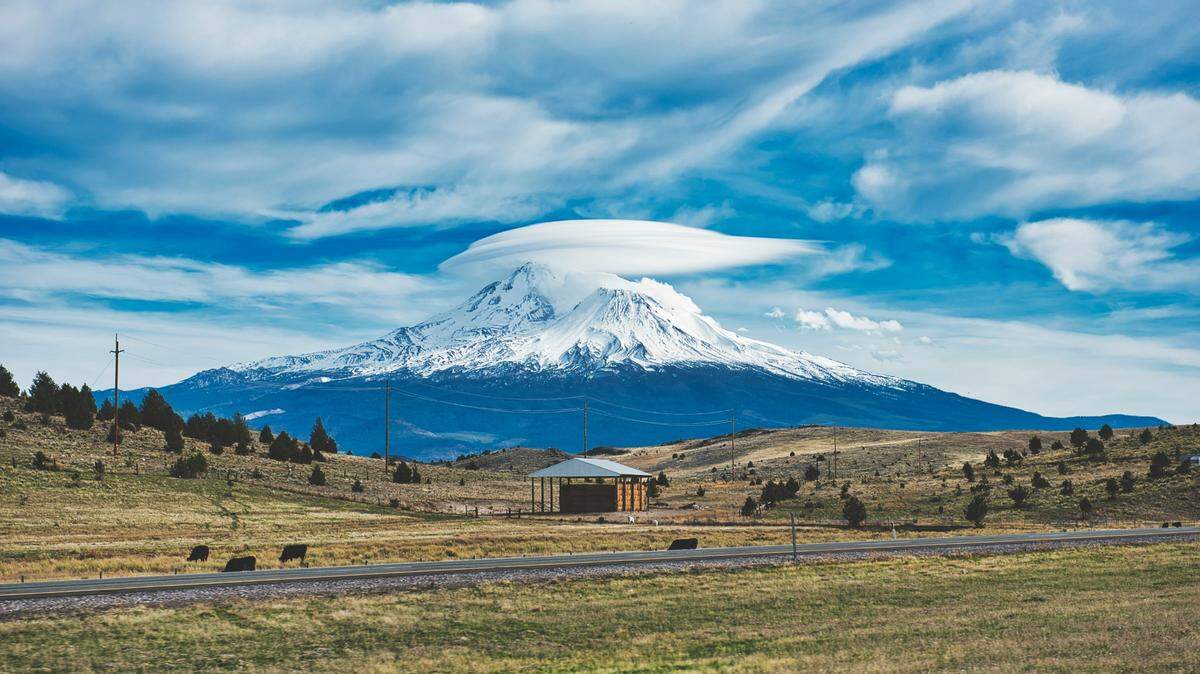 A climber hit by an avalanche on Mount Shasta required rescue for a broken leg, California sheriff’s officials say.