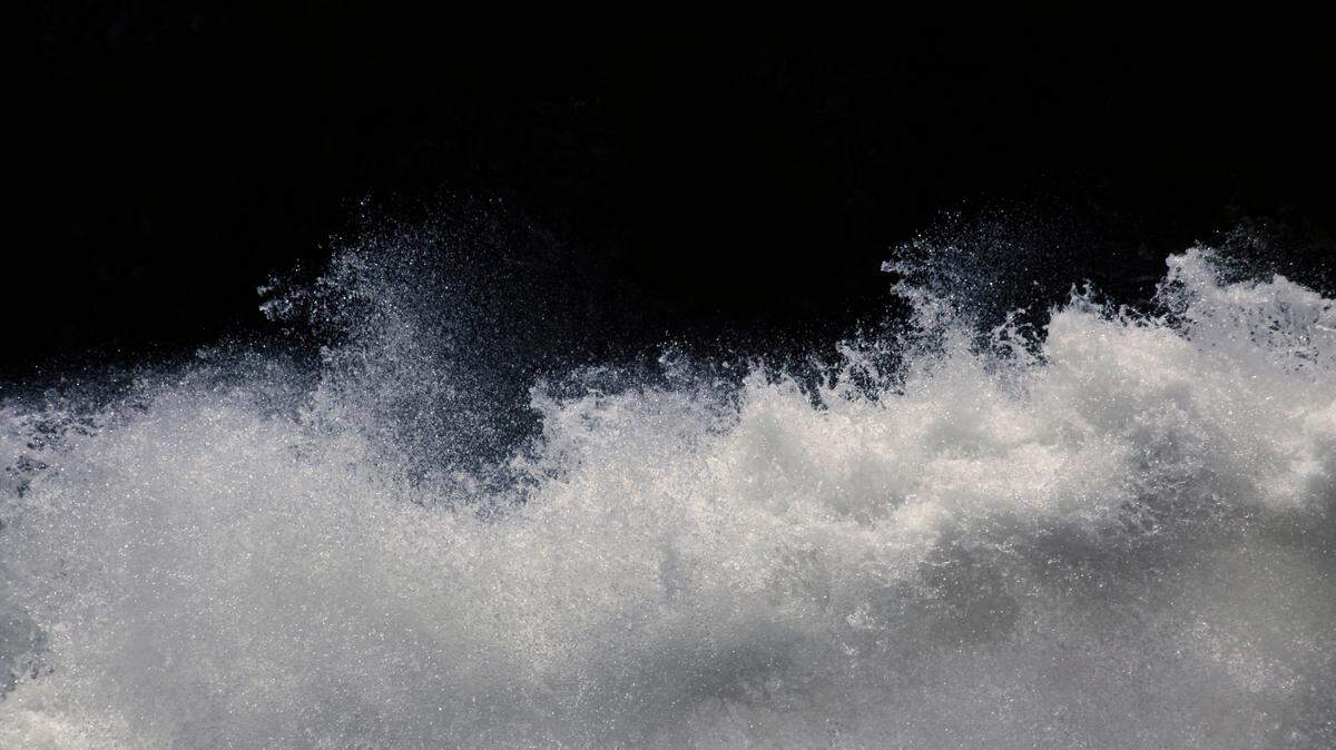 A Dallas, Texas, man died after his raft plunged over a waterfall on a remote rafting trip near Bethel, Alaska, state troopers say.