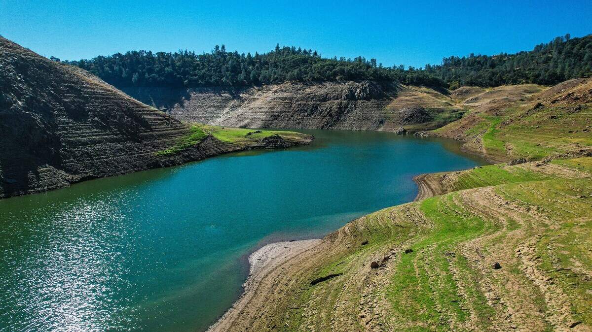 A 43-year-old Washington man on a kayaking trip on the Feather River vanished after slipping on a rock and falling in, California officials say.
