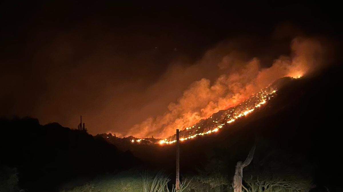 Deputies said they arrested a man pretending to be a firefighter in Congress, Arizona.