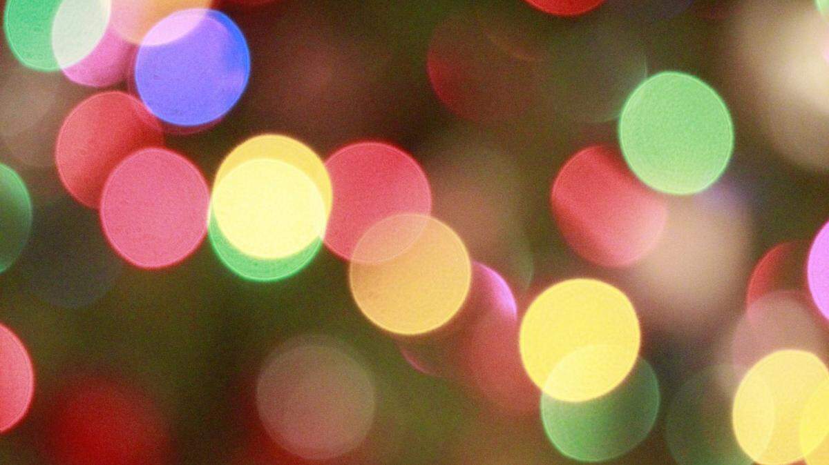 A man stringing Christmas lights at an Escondido home died of electrocution after throwing a string of lights over a high-voltage power line, California officials say.