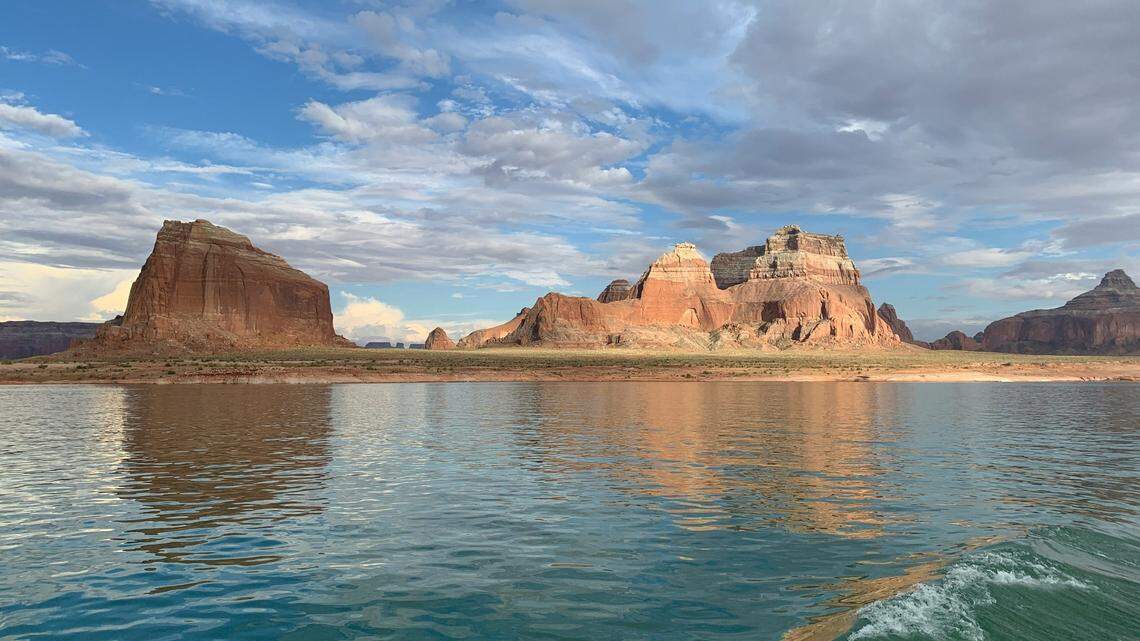 A 41-year-old Utah man died after a 20-foot fall off a houseboat in Lake Powell in Utah, Glen Canyon National Recreation Area rangers say.
