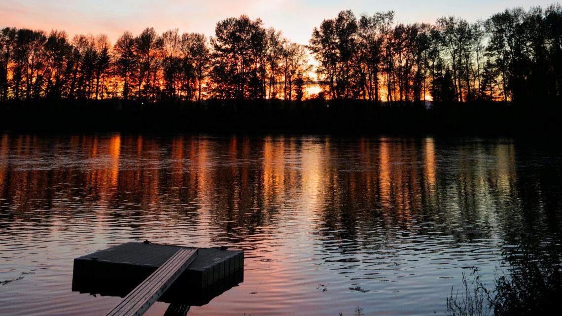 The body of a woman who fell off a boat into the Willamette River has been recovered, Oregon sheriff’s offiicals say.