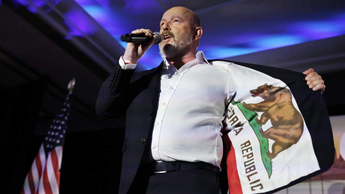 Steve Hilton shows off special election night jacket at governor’s race rally