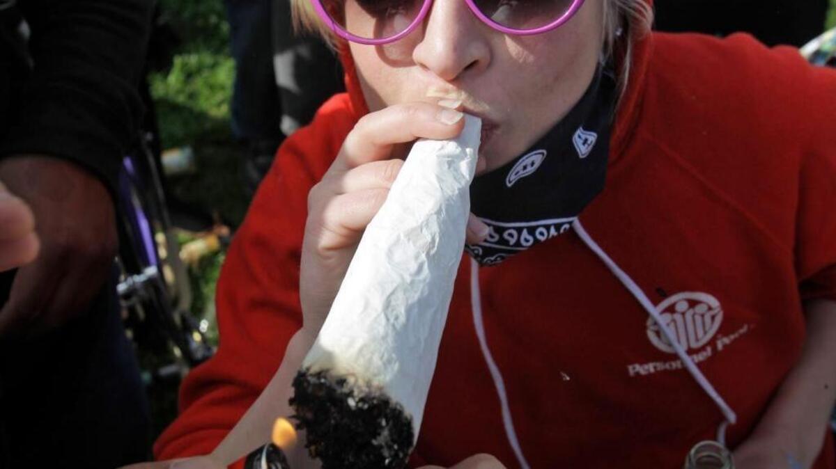 El 20 de abril de 2017 fue el día de la marihuana, cuando alumnos universitarios se reunieron en medio de nubes de marihuana.