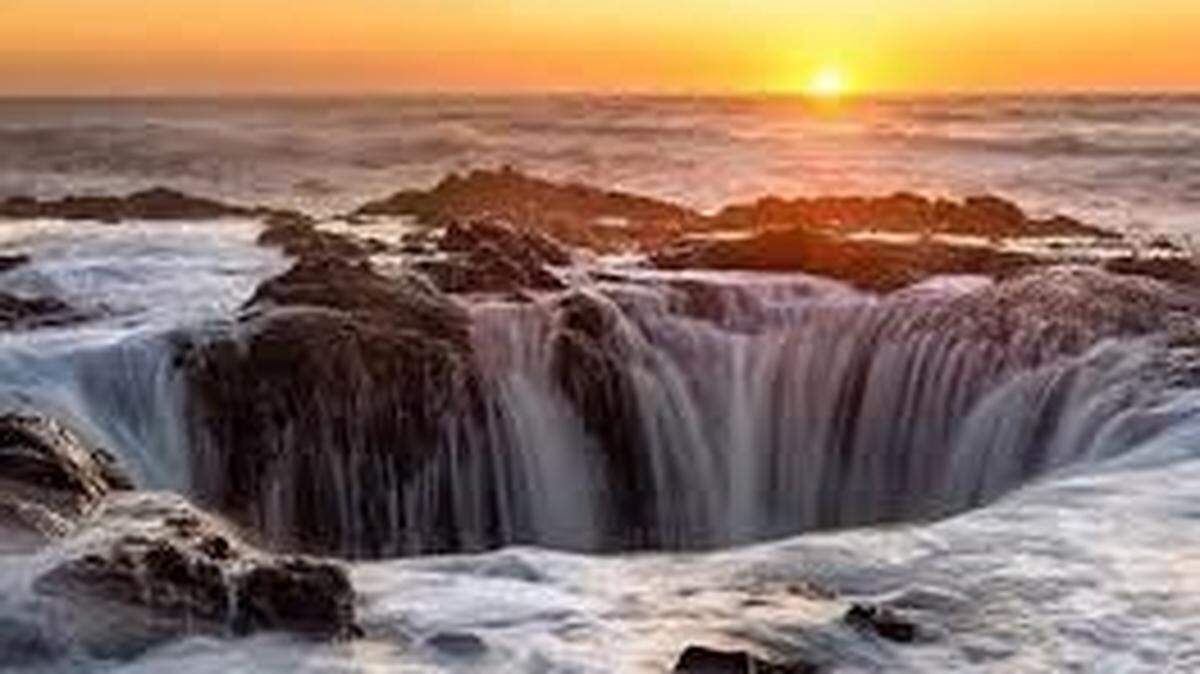The “seemingly bottomless” sinkhole is a natural rock formation on the Oregon coast near the city of Yachats.