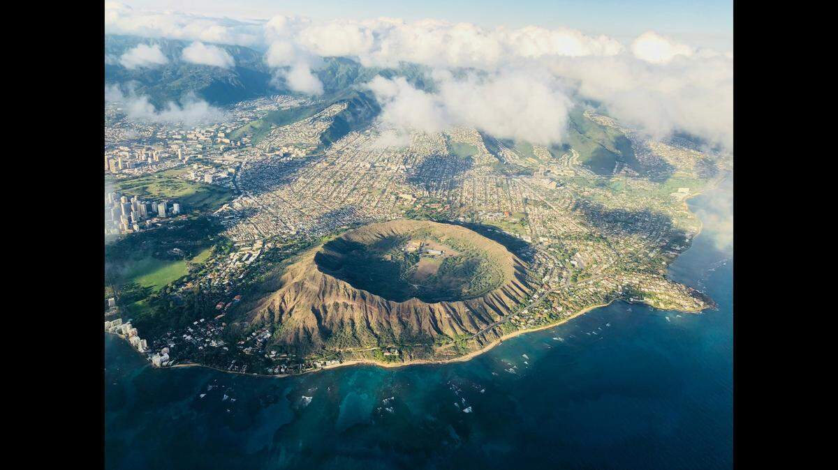 A sailor who went missing after departing from California weeks ago has made it safely to his Hawaii destination, officials say.