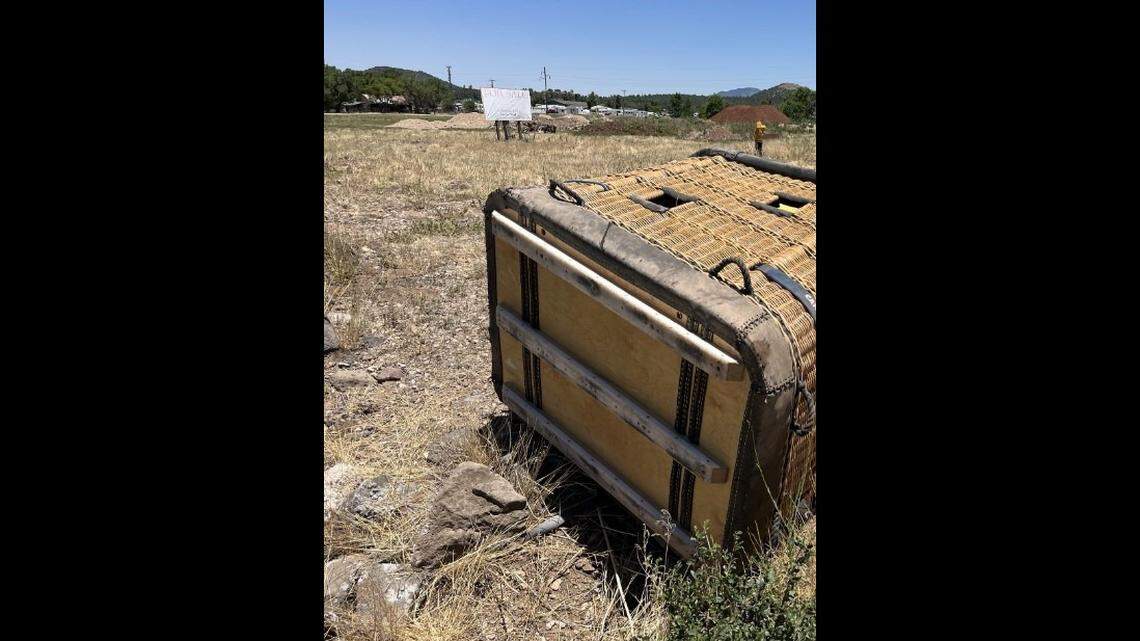 Three people, including an 8-year-old girl, were hurt when an anchored hot air balloon blew loose, Arizona police say.