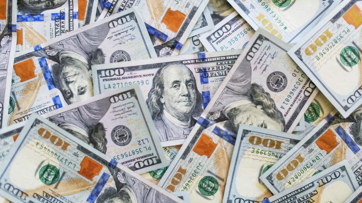 A woman kept collecting her father’s Social Security benefits without interruption for 25 years — until federal agents confronted her, prosecutors said.