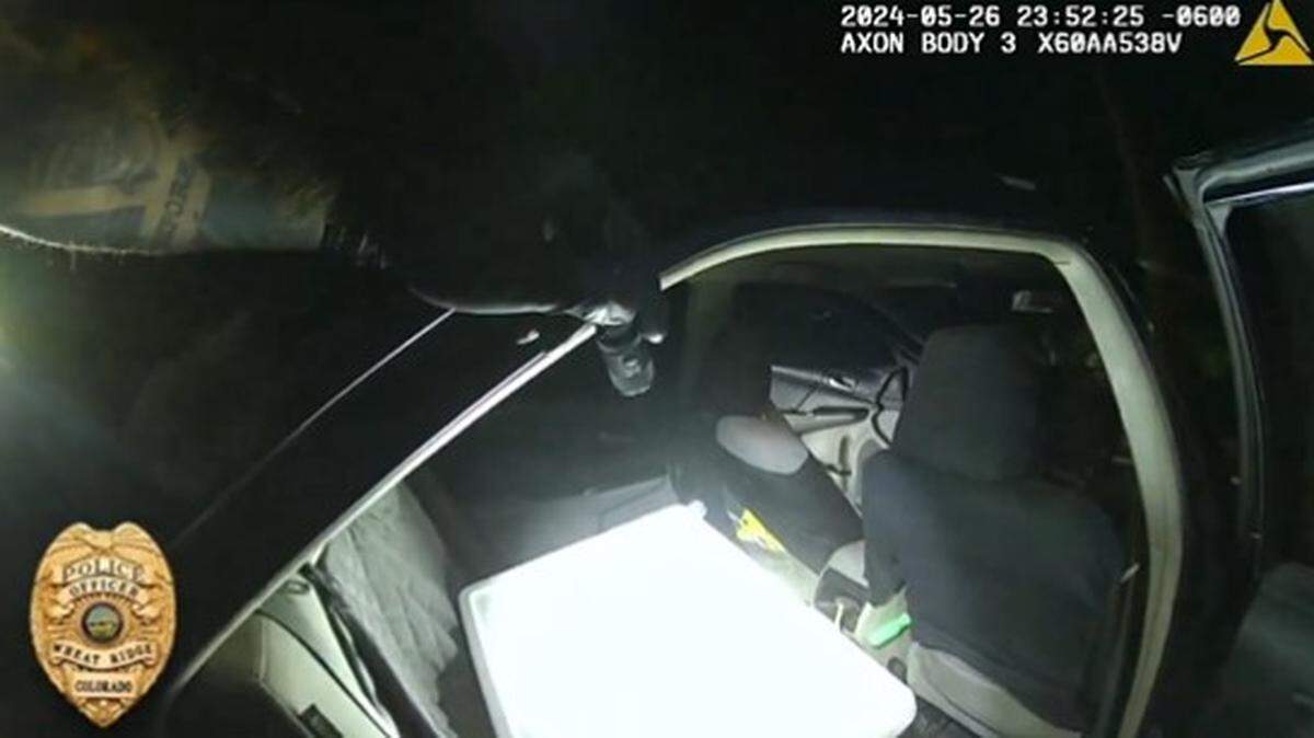 A police officer made a venomous discovery during a car search, Colorado officials said.