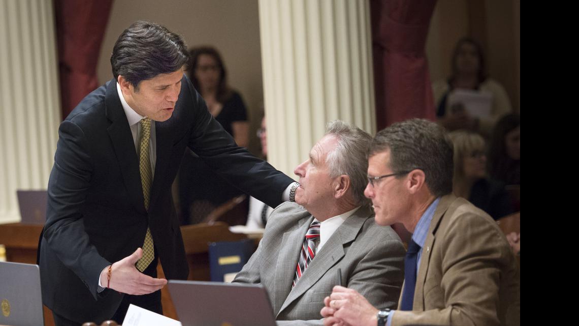 
Senate President Pro Tem Kevin De León, D-Los Angeles, talks with Republican colleagues Jim Nielsen of Gerber, center, and Ted Gaines of Roseville on the Senate floor Monday.
