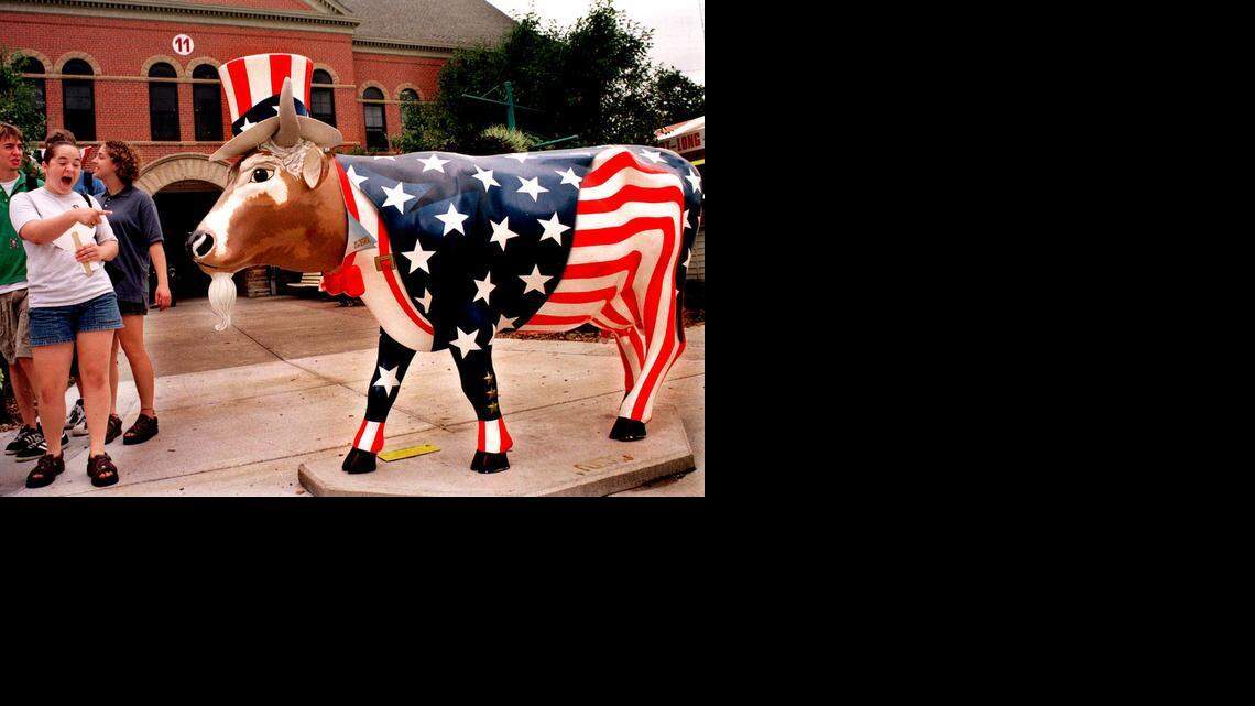 
Fairgoers enjoy "Uncle Sam” at the 147th Illinois State Fair in 1999. The exhibition was part of the first American “CowParade,” sponsored by the City of Chicago.
