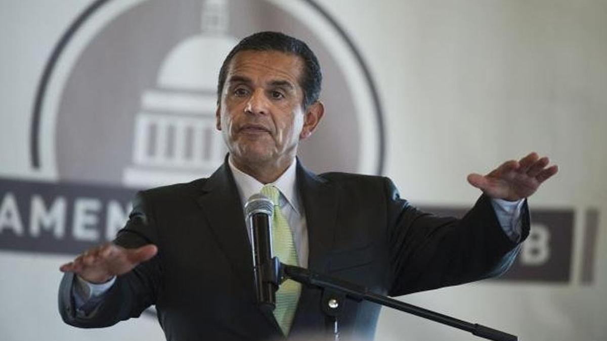 Los Angeles Mayor Antonio Villaraigosa, shown in 2011, told charter school advocates, “I believe that public schools, and charters – choices for parents, for kids – is the road to opportunity in America.”