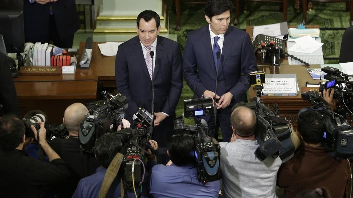 File photo of Assembly Speaker Anthony Rendon, D-Paramount, left, and Senate President Pro Tem Kevin de León, D-Los Angeles, on Jan. 24, 2017.