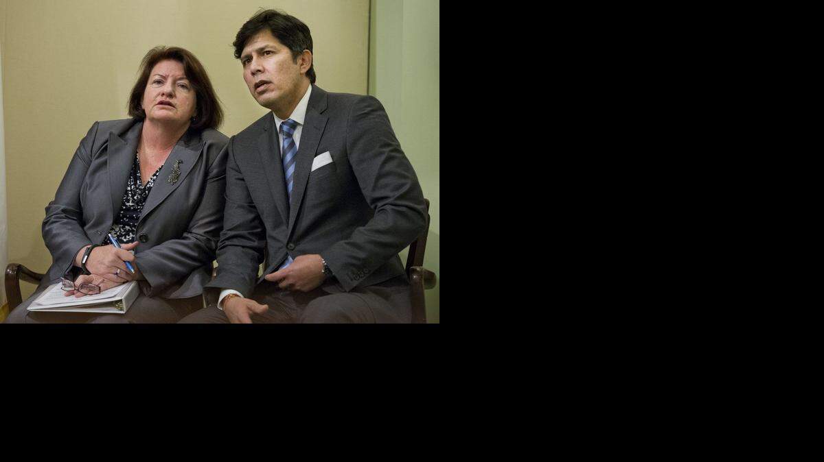 
Assembly Speaker Toni G. Atkins, D-San Diego and Senate President Pro Tem Kevin De León, D-Los Angeles, are pressing for state legislation to help undocumented immigrants in California. 
