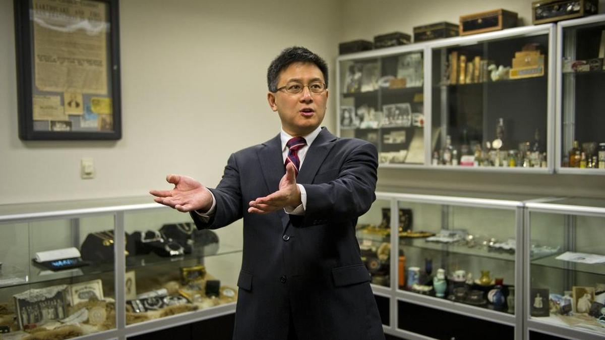 State Treasurer John Chiang is publicly “contemplating” a run for California governor in 2018.