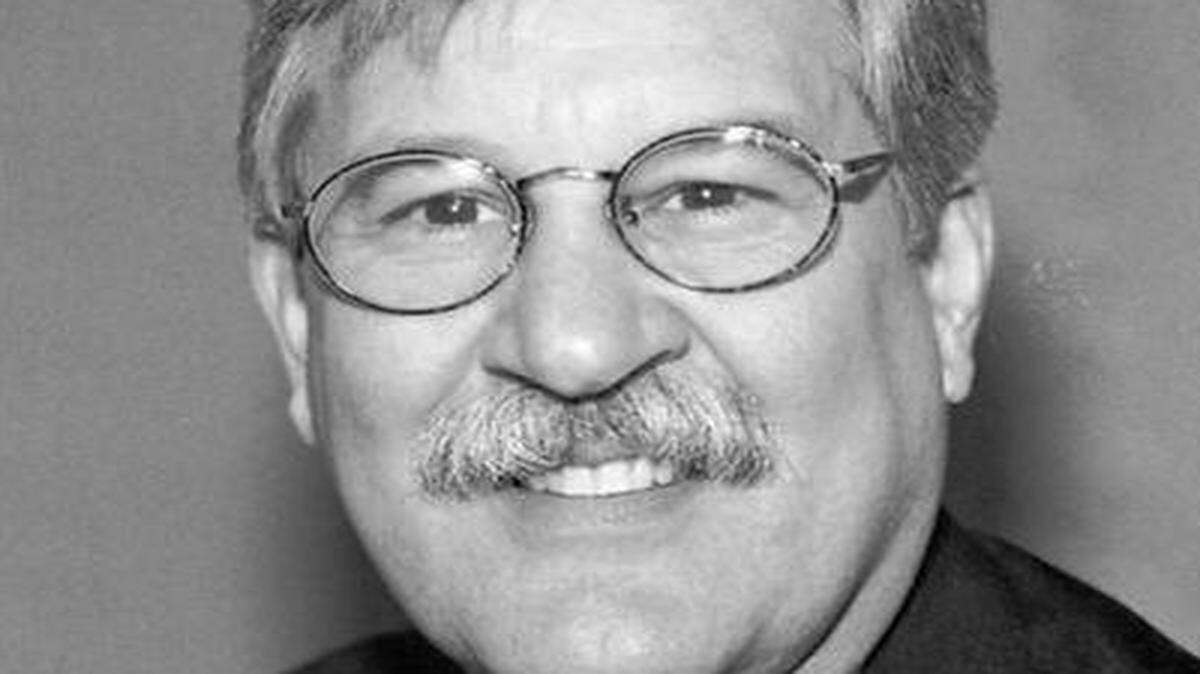 
Longtime Capitol lobbyist Dan Wall, an expert on local government finances, died Jan. 22, 2015.

