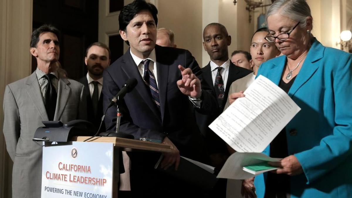 
Senate President Pro Tem Kevin de León, center, and Sen. Fran Pavley, right, have run into resistance in the state Assembly regarding SB 350 and SB 32.
