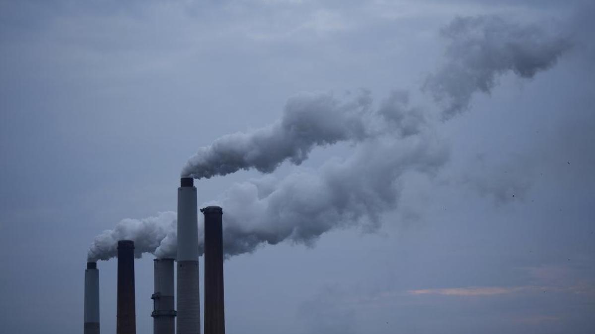 
Emissions from a coal-fired power plant in Ghent, Ky., June 2, 2014. 
