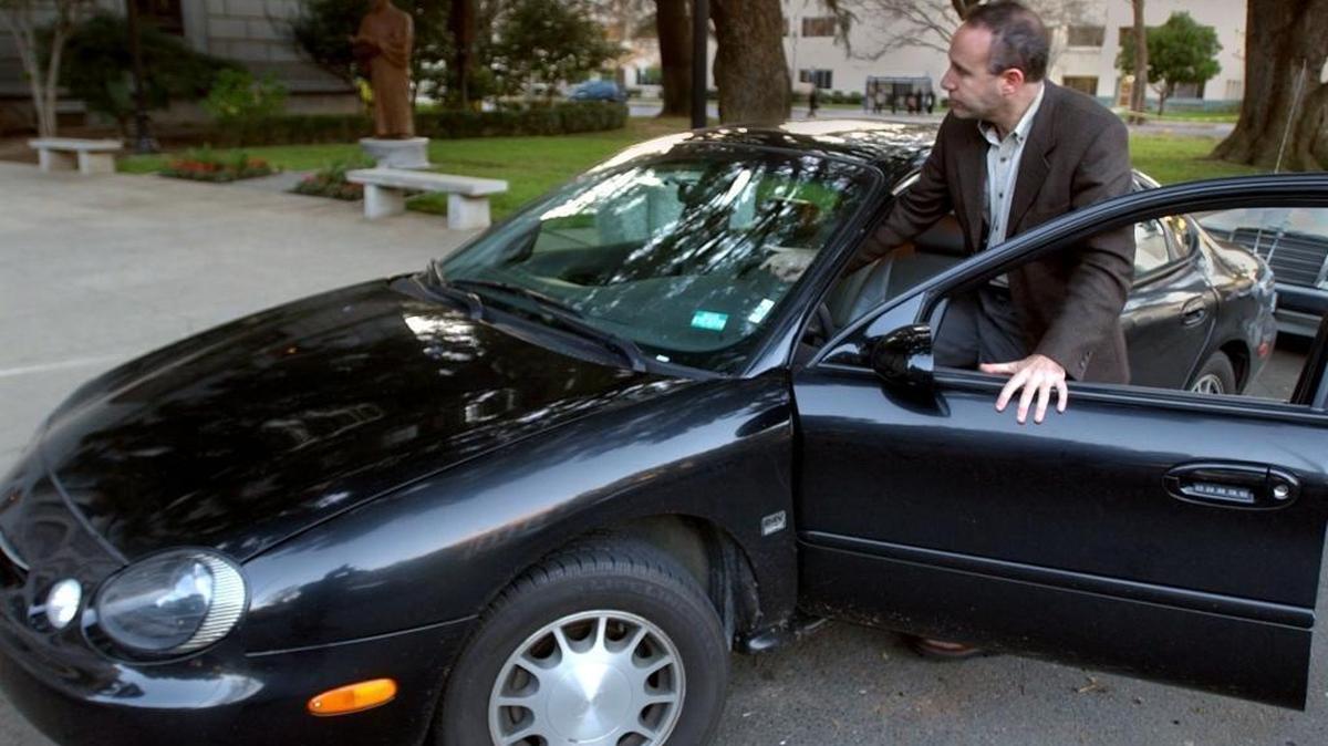 Then-Assemblyman Darrell Steinberg, D-Sacramento, gets into his 1999 Ford Taurus on Dec. 18, 2002. Lawmakers at the time received a car while they served in the Legislature, which paid for gas, maintenance and most of the cost of the lease.