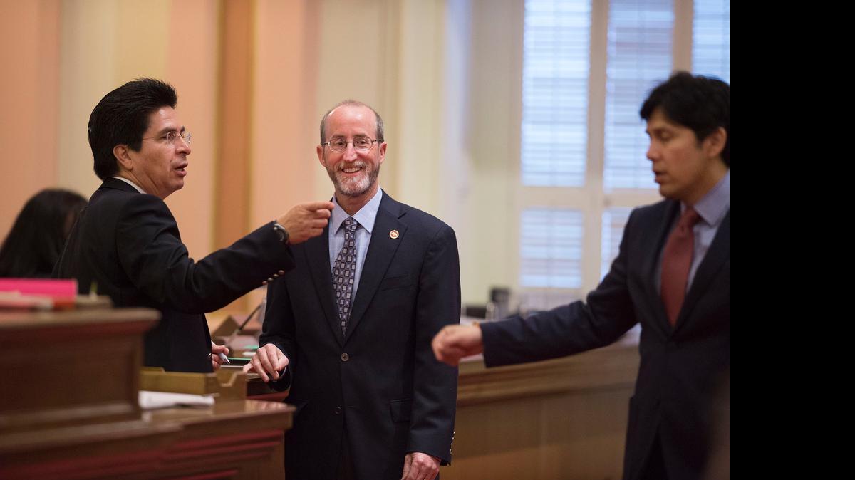
Sen. Steve Glazer, D-Orinda,  talks with Secretary of the Senate Daniel Alvarez, left, and Senate President Pro Tem Kevin de León at the Capitol last week.
