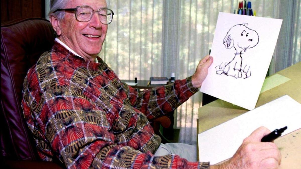 
Cartoonist Charles Schulz holds a drawing of his famous comic strip character Snoopy in Santa Rosa on Sept. 29, 1995. 
