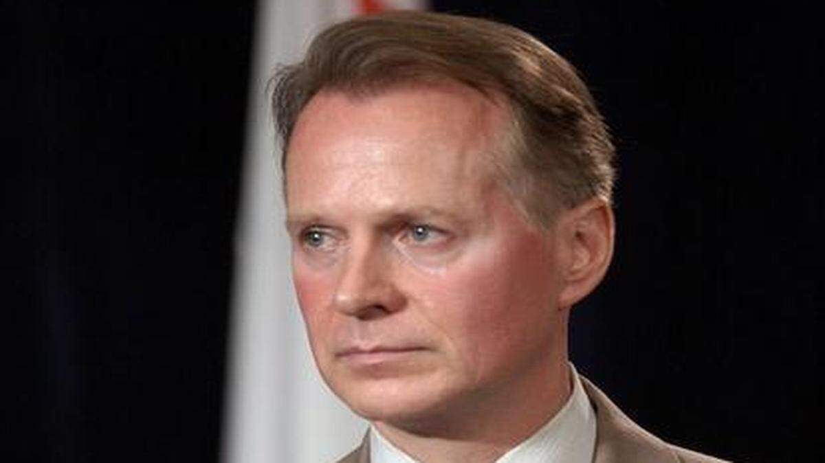 
Rep. David Dreier, then-chairman of Gov.-elect Arnold Schwarzenegger’s transition team, at a press conference in 2003.
