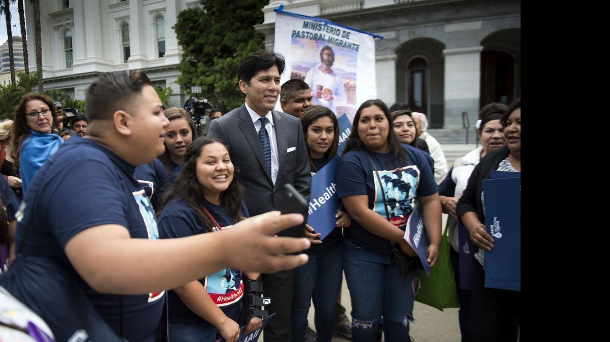 
Senate President Pro Tem Kevin de León is surrounded by high school students from Tulare County who traveled with El Quinto Sol de America a community organization for immigrants, during “immigrant day” at he Capitol on Monday. Lawmakers and immigrant advocates rally to push for undocumented immigrant health care in Senate Bill 4. It's the 19th annual immigrant day at the Capitol.
