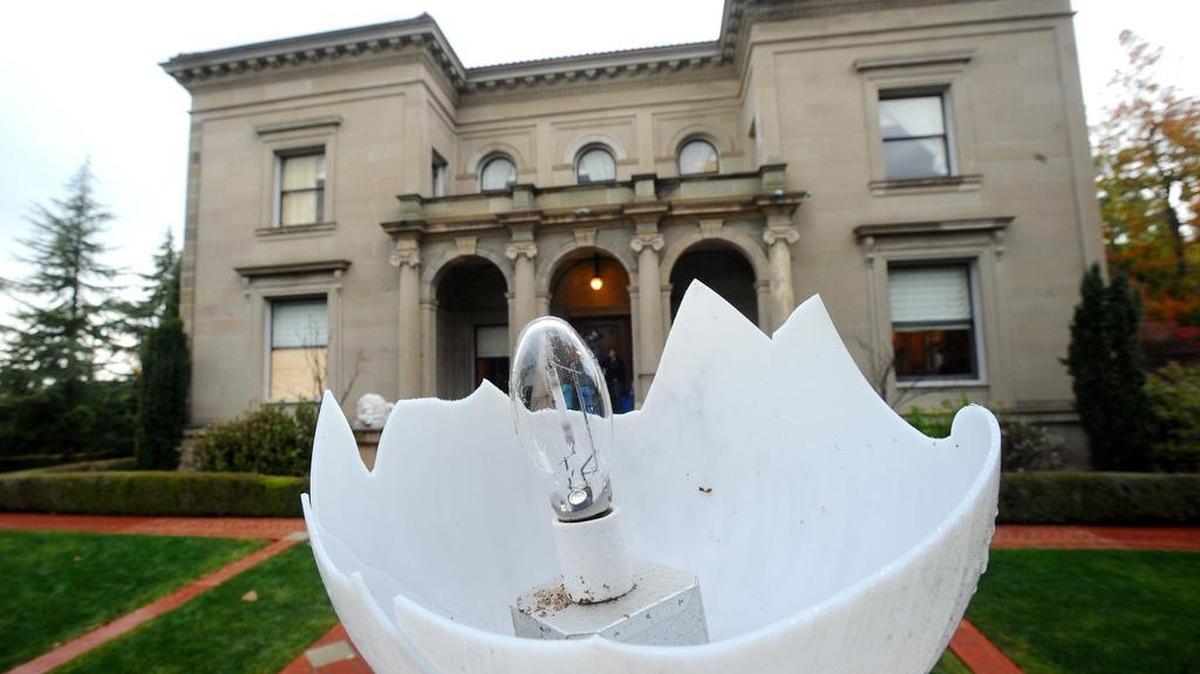 
A broken light at the entrance to the University of California, Berkeley chancellor’s residence on Dec. 12, 2009, after protestors stormed the property.
