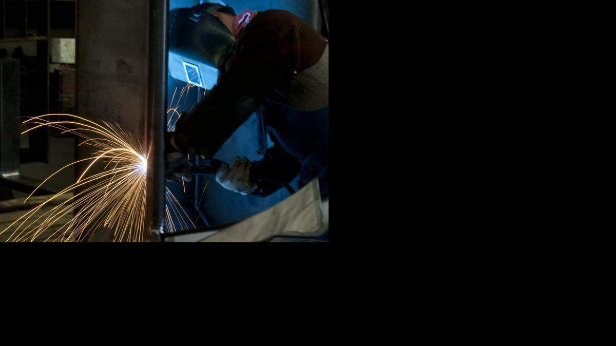 
FILE – A welder works at Form & Fusion Manufacturing, Inc. in Rancho Cordova in 2012. California has the largest manufacturing sector in the country, a new census report shows.
