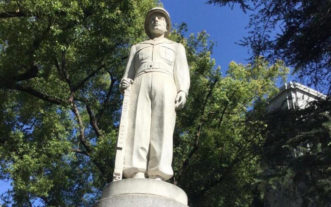 
The crumbling El Soldado statue near the California Capitol got a new injury on July 9 -- the tip of the soldier’s rifle was broken off in an apparent act of vandalism.
