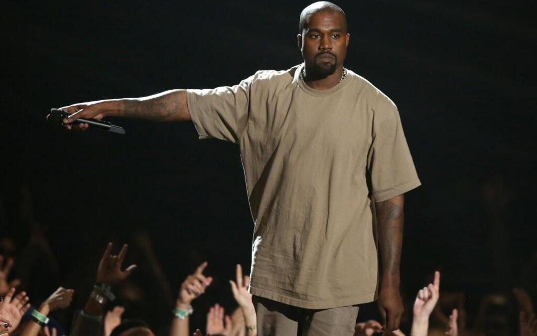 
Kanye West accepts the video vanguard award at the MTV Video Music Awards at the Microsoft Theater on Sunday, Aug. 30, 2015, in Los Angeles.
