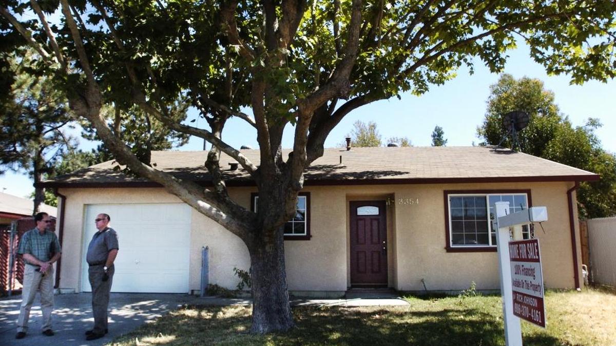 A North Sacramento home awaits short sale negotiations in 2006