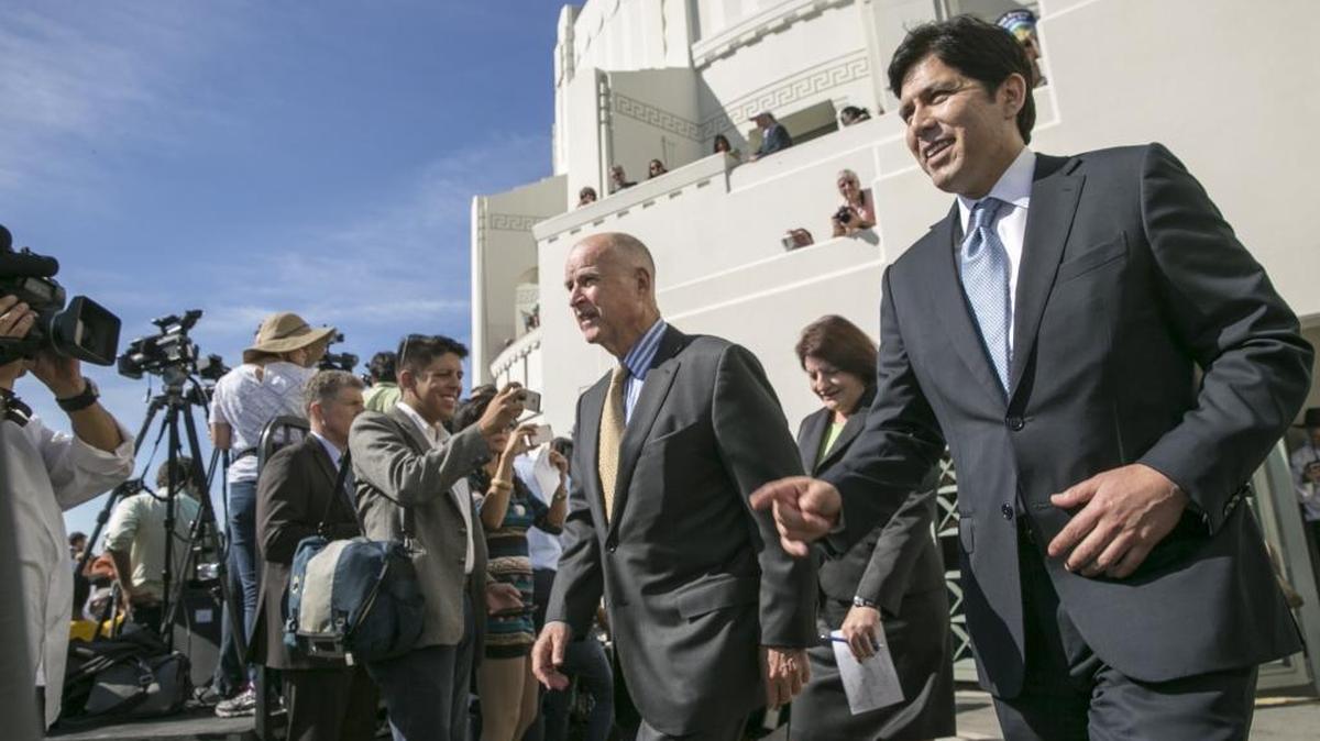 
California Gov. Jerry Brown, center, arrives with Senate President pro Tem Kevin De Leon, D-Los Angeles, right, and Assembly speaker Toni Atkins, second from right, to sign landmark legislation SB 350 to combat climate change by increasing the state’s renewable electricity use to 50 percent and doubling energy efficiency in existing buildings by 2030 at a ceremony at the Griffith Observatory in Los Angeles on Wednesday, Oct. 7, 2015.
