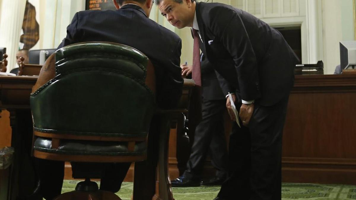 
Democratic Assembly members Kansen Chu, of San Jose, left, and Rob Bonta, of Alameda, confer, during the Assembly session, Thursday, Sept. 10, 2015, in Sacramento, Calif. Lawmakers had nearly 2,000 opportunities to vote in 2015.
