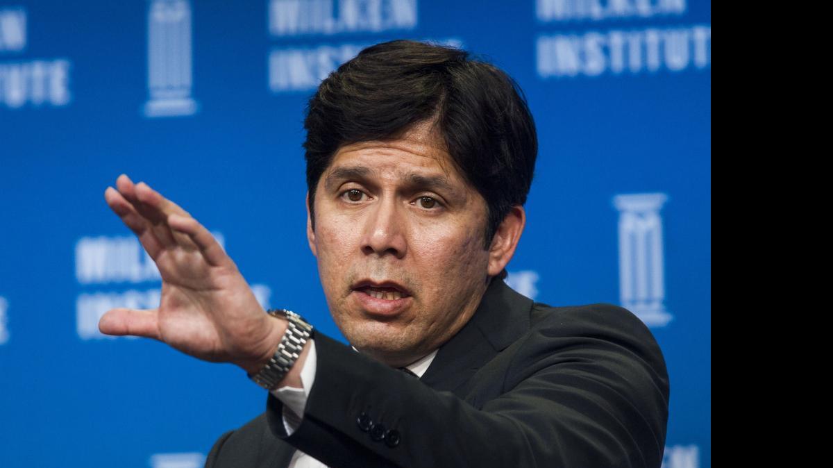 
Senate President Pro Tem Kevin de León is among the legislative Democrats pushing to expand health care to undocumented immigrants.
